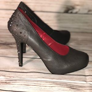 Studded gray pumps/heels